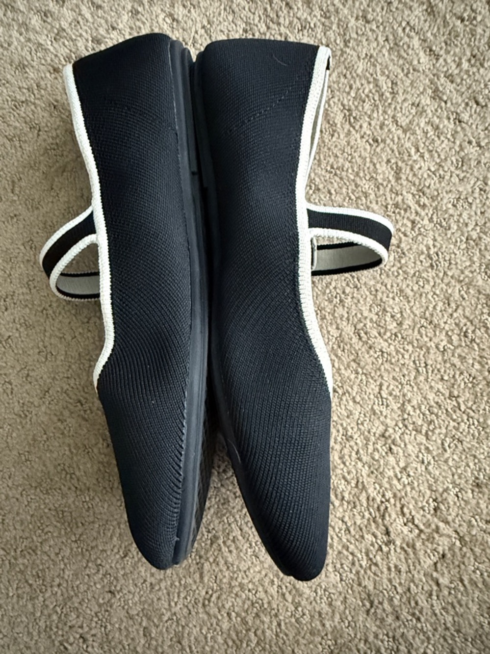 AEROSOLES Black Flats with White Trim Mary Jane Style Size 9 Lightweight - Picture 4 of 8